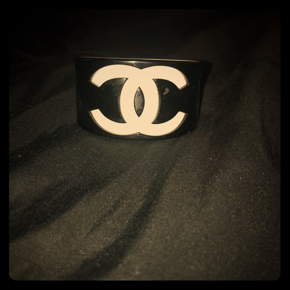 Logo bracelet